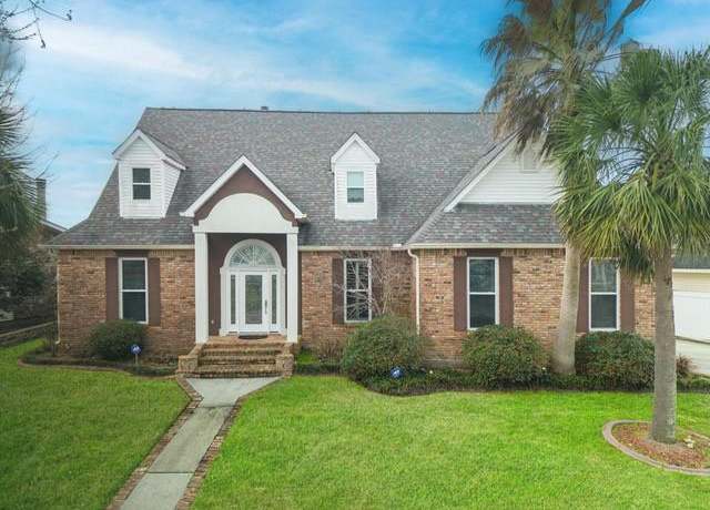 Property at 302 Charles Ct, Slidell, LA 70458, 3 beds, 2.5 baths