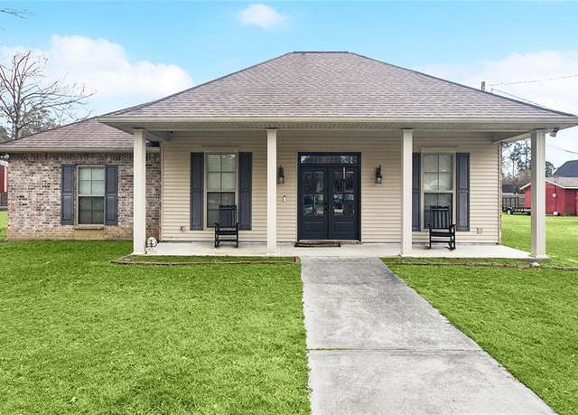 Property at 39224 Oak St, Pearl River, LA 70452, 4 beds, 2 baths