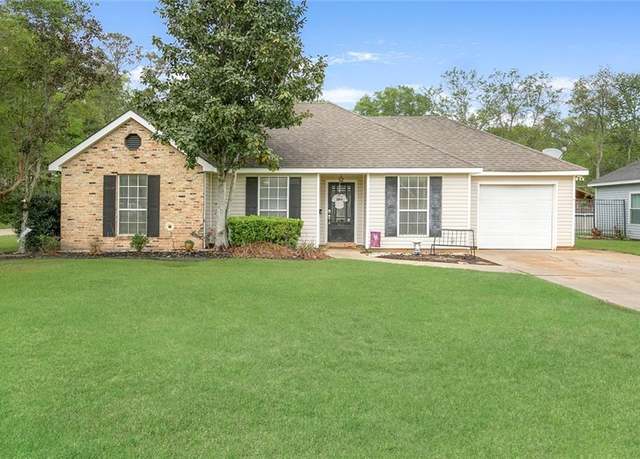 Property at 583 Lane St, Mandeville, LA 70448, 3 beds, 2 baths