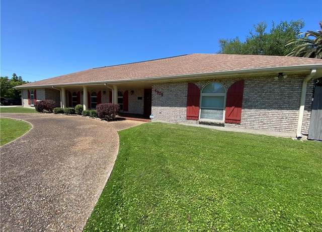 Property at 4929 Antonini Dr, Metairie, LA 70006, 3 beds, 2 baths