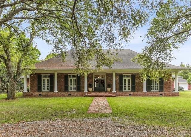 Property at 421 Starling Dr, Slidell, LA 70461, 5 beds, 4.5 baths