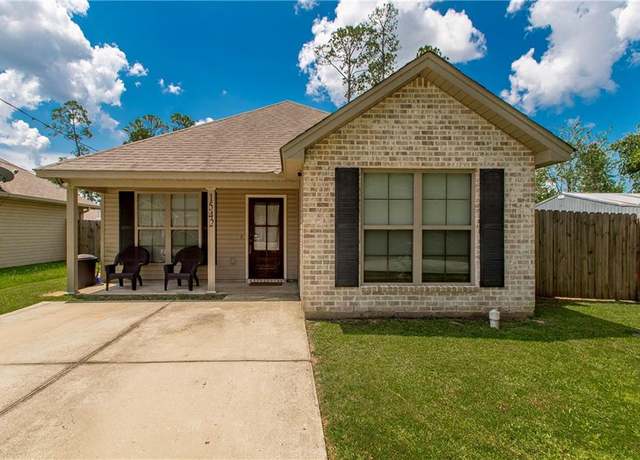 Property at 1542 Franklin St, Mandeville, LA 70448, 3 beds, 2 baths
