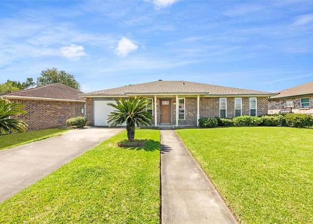 Property at 429 Bertolino Dr, Kenner, LA 70065, 3 beds, 2 baths