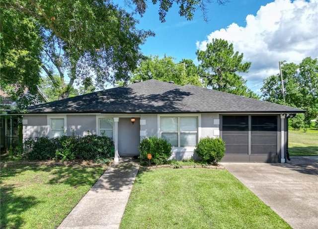 Property at 61 Cochrane Dr, Chalmette, LA 70043, 4 beds, 2 baths