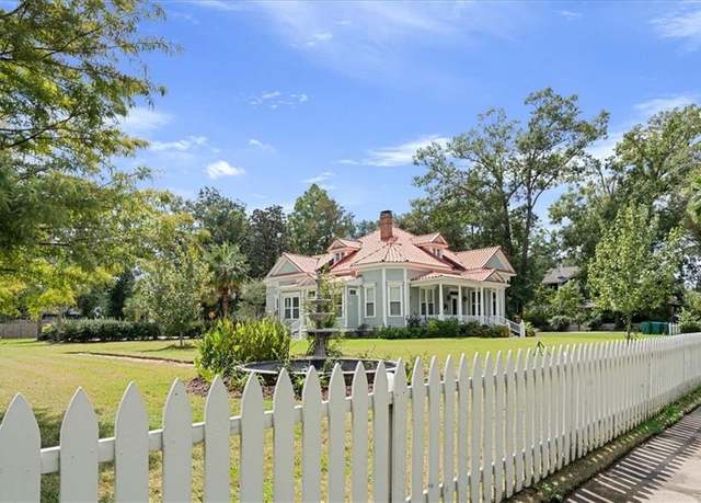 Property at 705 W Thomas St, Hammond, LA 70401, 6 beds, 4.5 baths