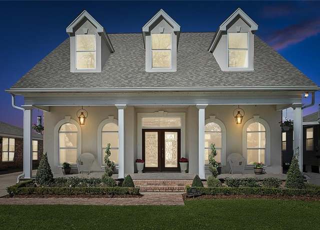 Property at 552 Colonial Club Dr, Harahan, LA 70123, 3 beds, 3 baths