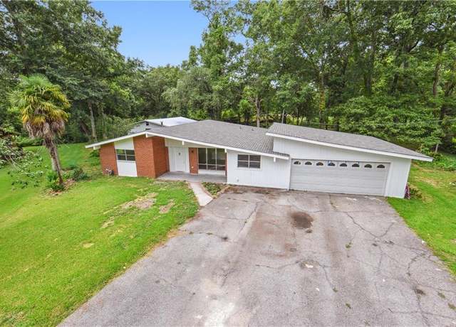 Property at 309 W Joan St, Gonzales, LA 70737, 3 beds, 2 baths