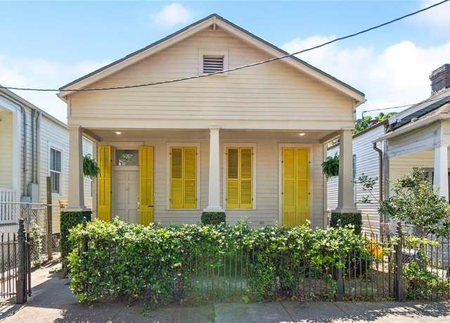 Property at 708 Josephine St, New Orleans, LA 70130, 2 beds, 2.5 baths