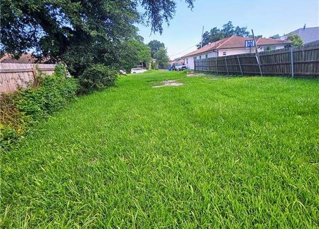 Property at 1418 Mandolin St, New Orleans, LA 70122