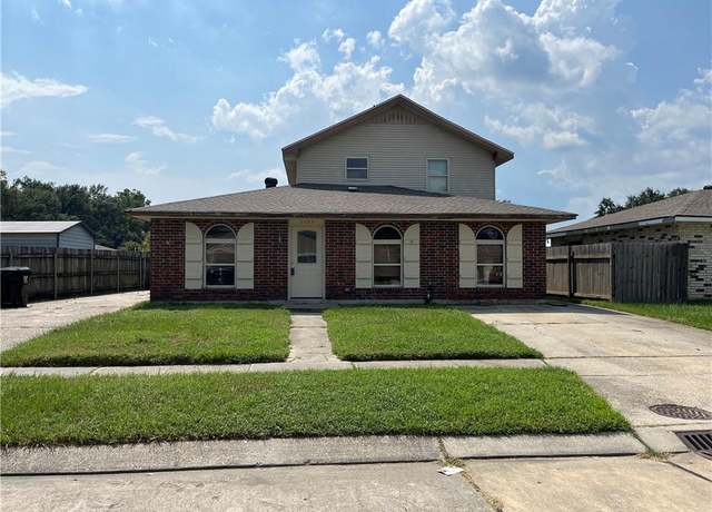 Property at 2404 Bobwhite Dr, St Bernard, LA 70085, 5 beds, 3 baths