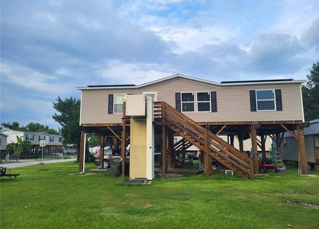 Property at 200 Santa Monica Dr, Houma, LA 70363, 3 beds, 2 baths
