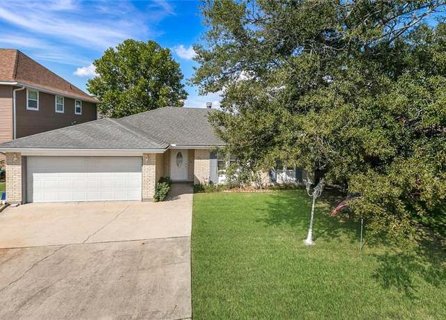 Property at 422 Eden Isles Blvd, Slidell, LA 70458, 3 beds, 2 baths