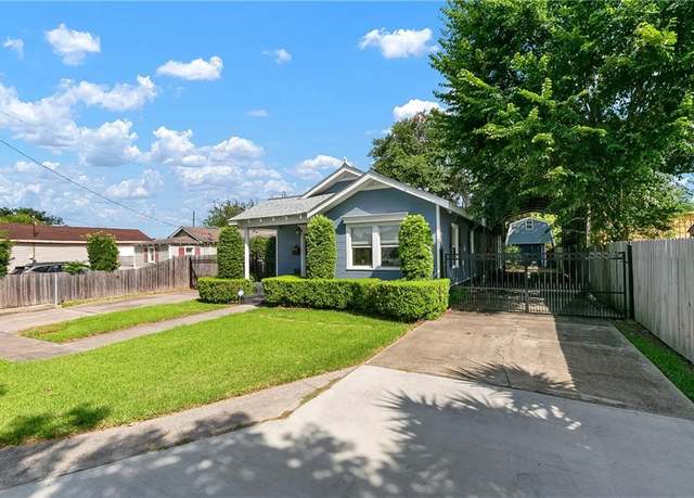 Property at 2020 Elm St, Harvey, LA 70058, 3 beds, 2 baths