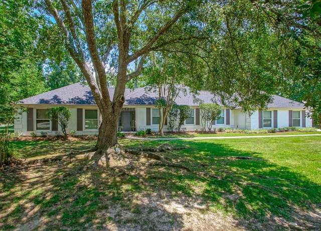 Property at 44 Stonebridge Ct, Mandeville, LA 70448, 4 beds, 2.5 baths