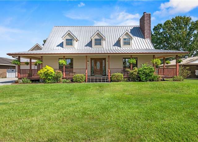 Property at 8221 Saro Ln, St Bernard, LA 70085, 3 beds, 2.5 baths