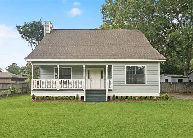 Property at 514 Castain Dr, Mandeville, LA 70448, 3 beds, 2.5 baths