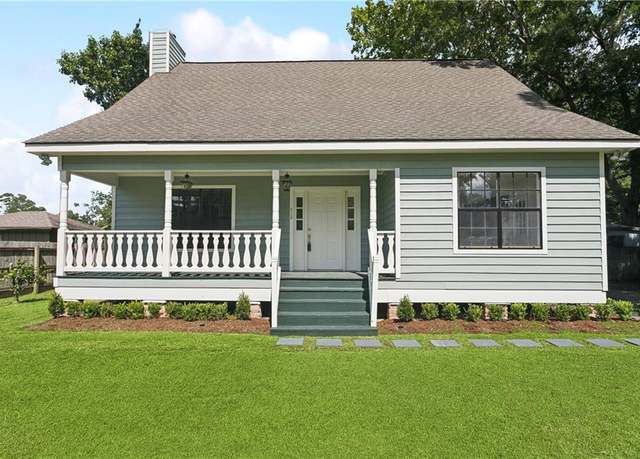 Property at 514 Castain Dr, Mandeville, LA 70448, 3 beds, 2.5 baths