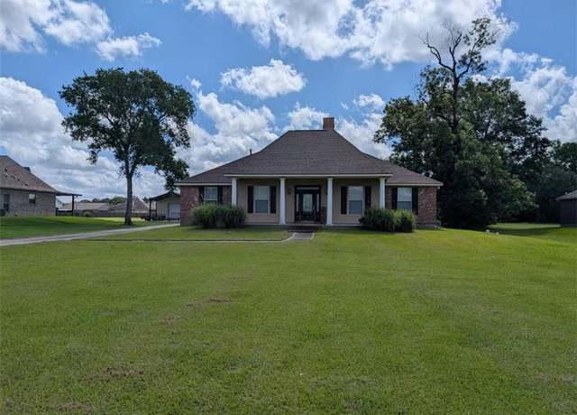 Property at 11062 Boudreaux Rd, Gonzales, LA 70737, 4 beds, 2.5 baths