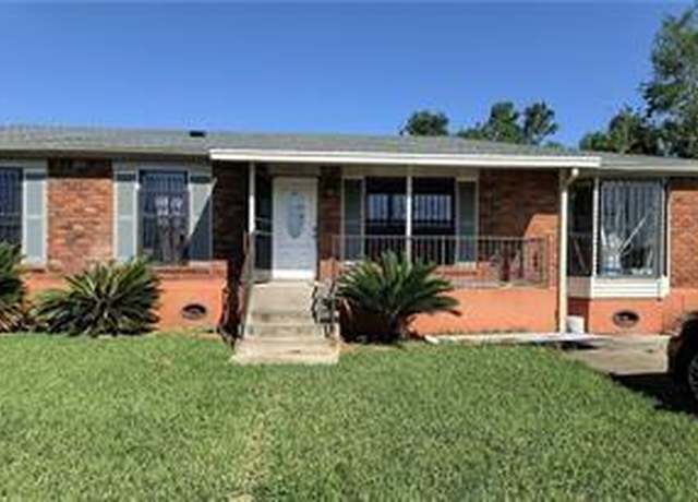 Property at 2012 Lincolnshire Dr, Marrero, LA 70072, 4 beds, 2.5 baths