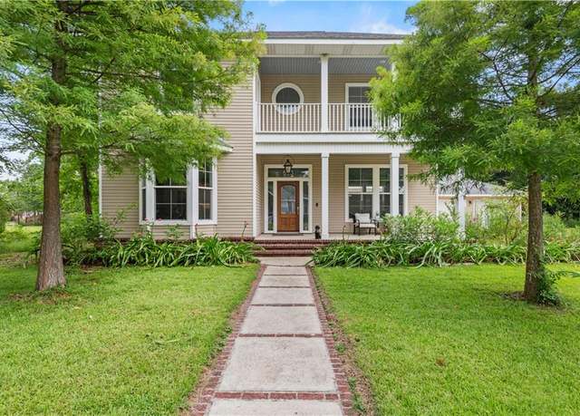 Property at 633 Ramon St, Mandeville, LA 70448, 5 beds, 3.5 baths