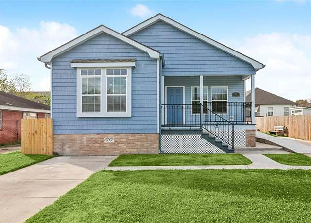 Property at 920 Cougar Dr, Arabi, LA 70032, 3 beds, 2 baths