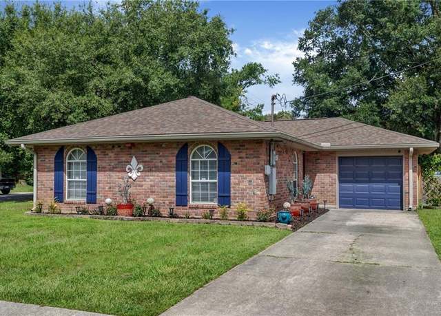 Property at 3039 College St, Slidell, LA 70458, 3 beds, 2 baths