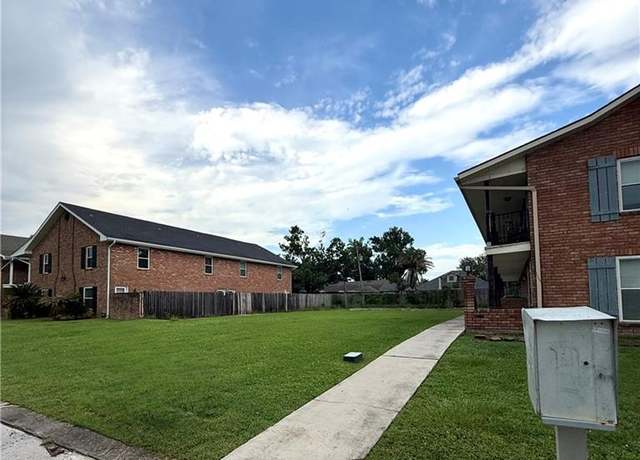 Property at 49 Brandon Hall Dr, Destrehan, LA 70047