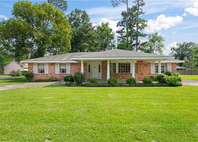Property at 213 N Jayson Dr, Slidell, LA 70458, 4 beds, 2.5 baths