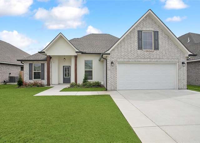 Property at 1421 Zachery Ct, Covington, LA 70435, 3 beds, 2 baths