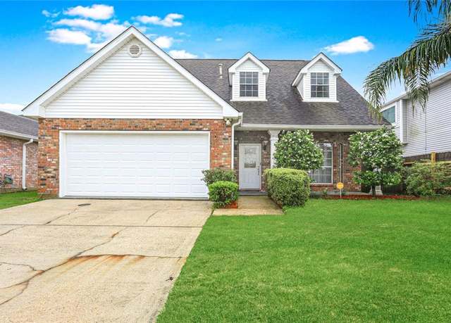 Property at 2412 Ave Mont Martre, Gretna, LA 70056, 4 beds, 2.5 baths
