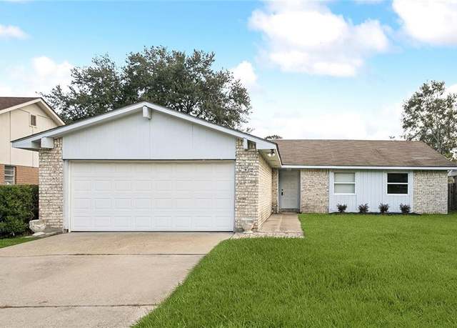 Property at 755 Ridgewood Dr, Mandeville, LA 70471, 3 beds, 2 baths