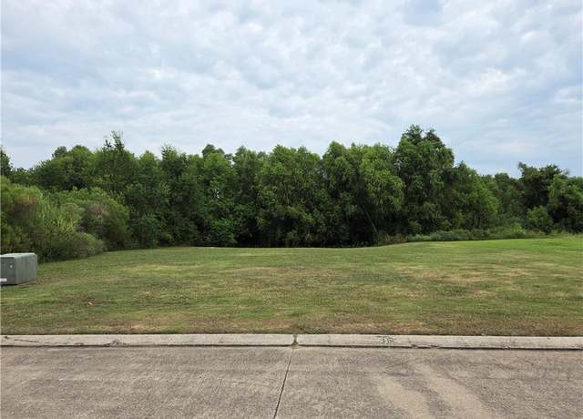 Property at 6041 S Muirfield Cir, New Orleans, LA 70128