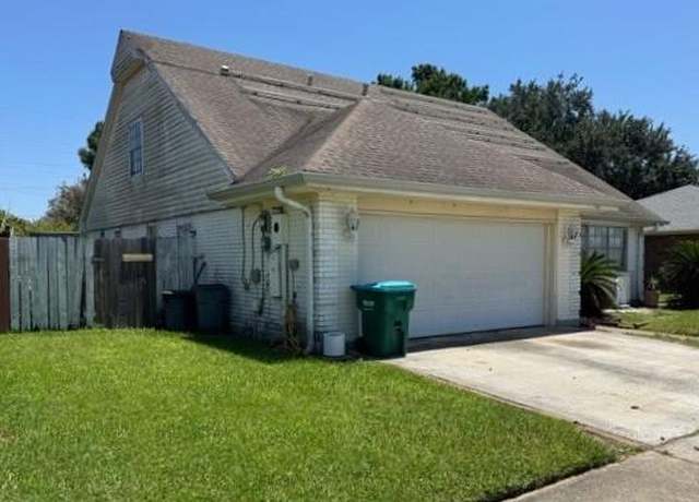 Property at 3600 Lake Trail Dr, Kenner, LA 70065, 4 beds, 2.5 baths