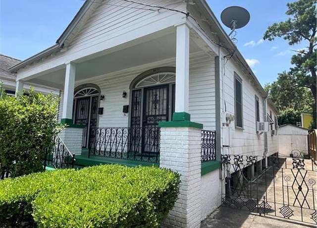 Property at 8424 26 Willow St, New Orleans, LA 70118, 4 beds, 2 baths