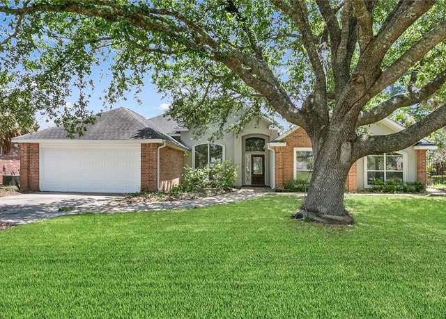 Property at 7218 Brookwood Dr, Mandeville, LA 70471, 4 beds, 2.5 baths