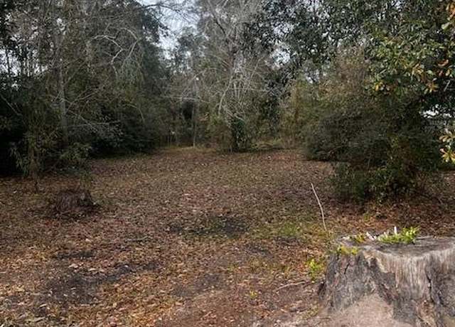 Property at 112 Robinhood Dr, Covington, LA 70433
