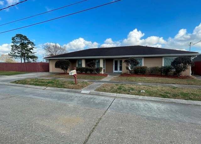 Property at 2225 Campagna Dr, Chalmette, LA 70043, 3 beds, 2 baths