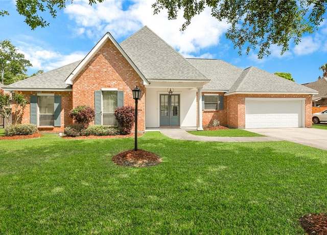 Property at 3031 Hill Ct, Mandeville, LA 70448, 4 beds, 2.5 baths
