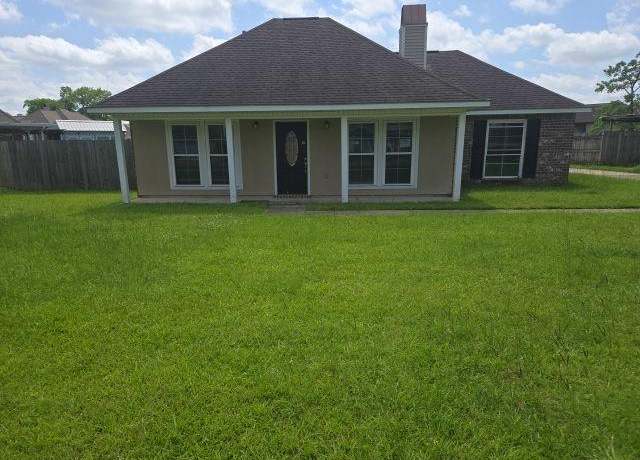 Property at 32508 Magnolia Ct, Denham Springs, LA 70706, 3 beds, 2 baths
