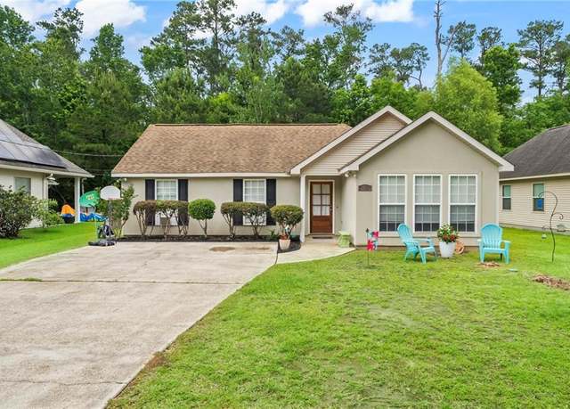 Property at 2537 Destin St, Mandeville, LA 70448, 3 beds, 2 baths