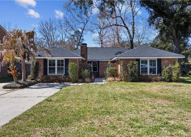 Property at 142 Sandra Lee Dr, Mandeville, LA 70448, 3 beds, 2 baths