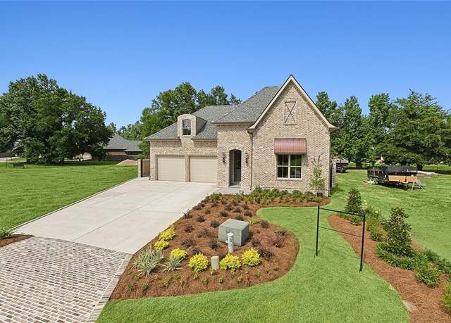 Property at 531 Oak Glen Dr, Gretna, LA 70056, 4 beds, 3.5 baths