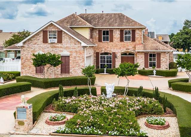 Property at 3652 Lake Timberlane Dr, Gretna, LA 70056, 4 beds, 2.5 baths