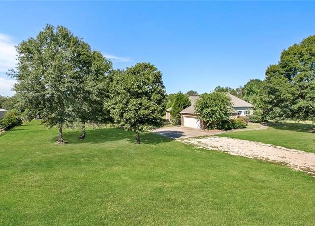 Property at 236 Simalusa Dr, Covington, LA 70435, 3 beds, 2.5 baths