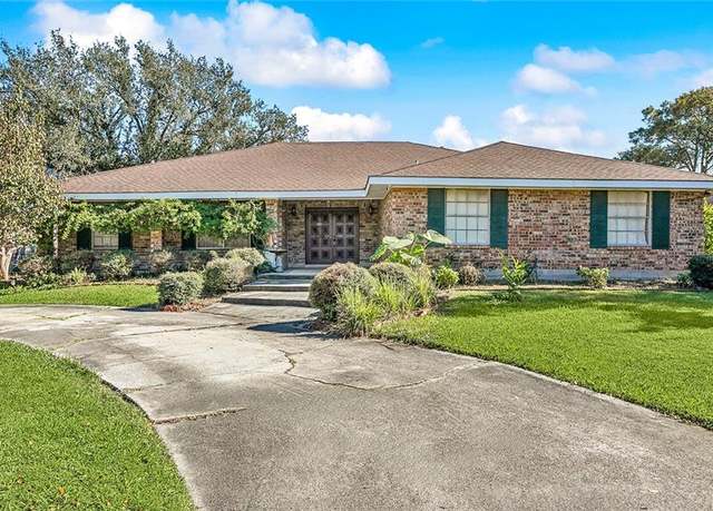 Property at 801 Marlene Dr, Gretna, LA 70056, 3 beds, 3 baths