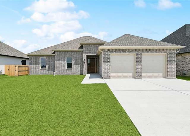 Property at 156 Mallard Dr, Westwego, LA 70094, 4 beds, 2.5 baths