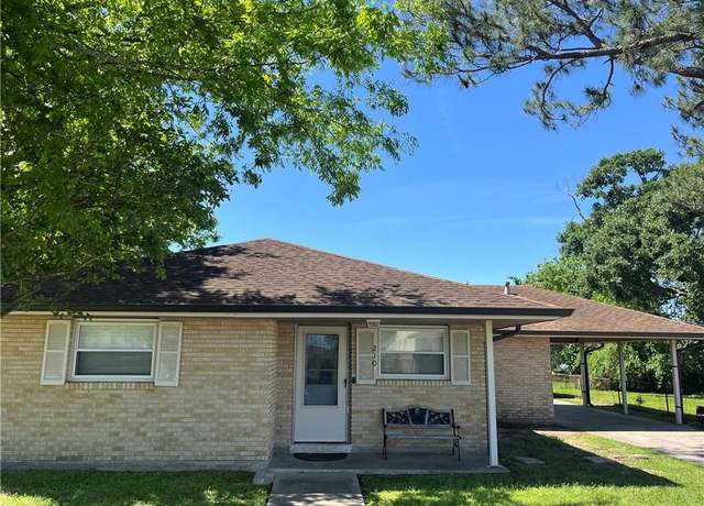 Property at 210 4th St, Chalmette, LA 70043, 3 beds, 1.5 baths