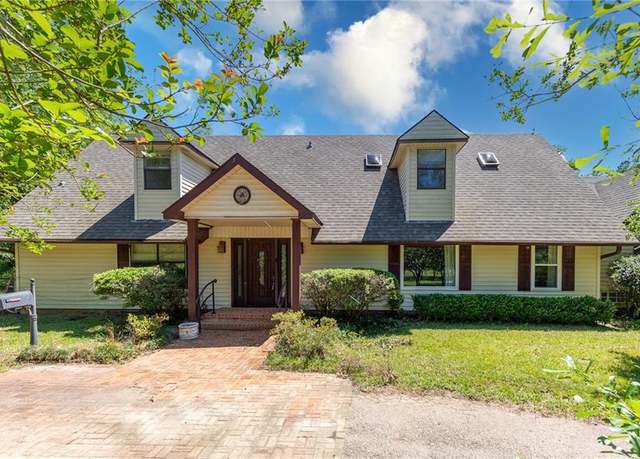 Property at 20408 Smith Rd, Covington, LA 70435, 4 beds, 2.5 baths