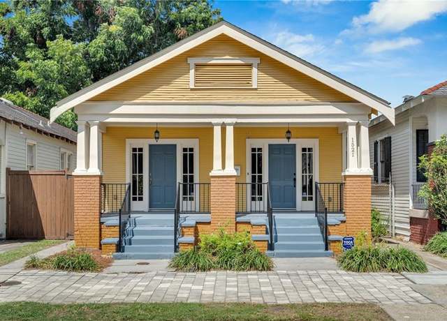 Property at 1521 Annunciation St, New Orleans, LA 70130, 4 beds, 2 baths