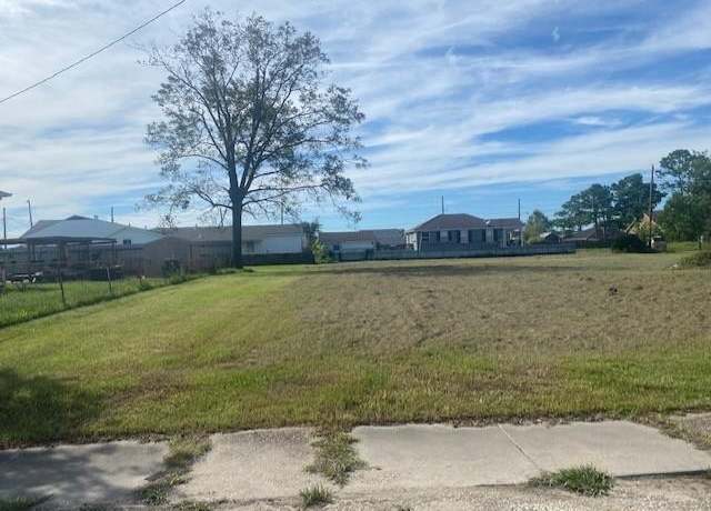Property at 606 Chalmette Ave, Chalmette, LA 70043